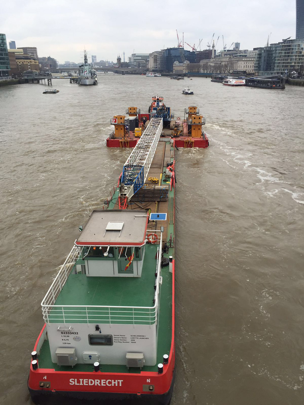 scheldemond i crane barge