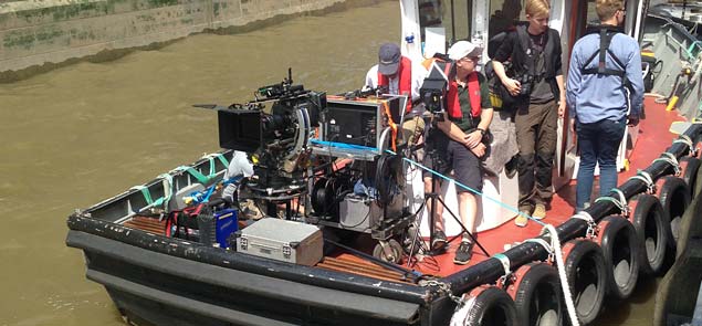 camera boat river thames